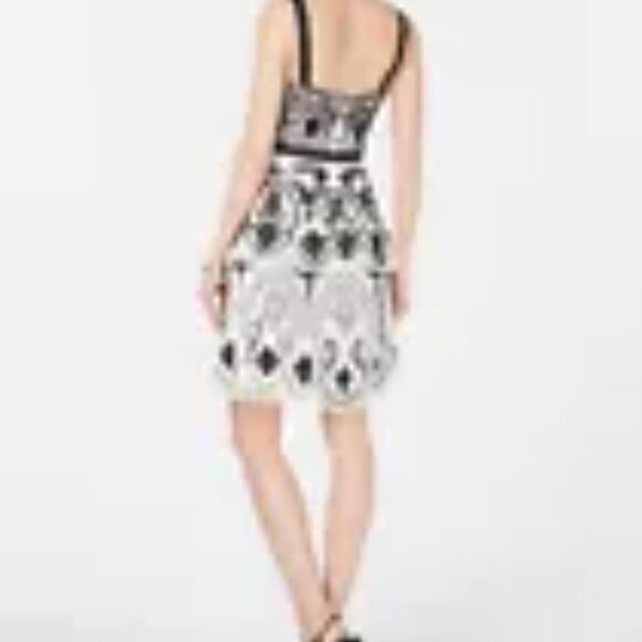 ADRIANNA PAPELL HAND-BEADED COCKTAIL DRESS - Size 6 - Picture 3 of 9